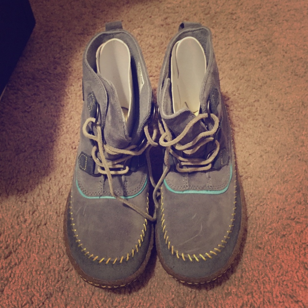 Sorel Women's Gray Suede Ankle Boots with Teal Accent
